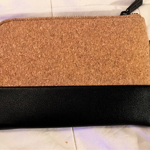 Vegan leather and cork wristlet wallet - Picture 2 of 6